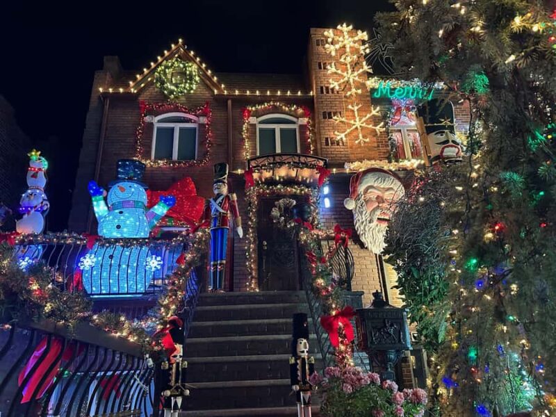 NYC at Night: 3.5 Hour Tour of Holiday Lights - From Manhattan to Brooklyn: The Transition to Holiday Magic