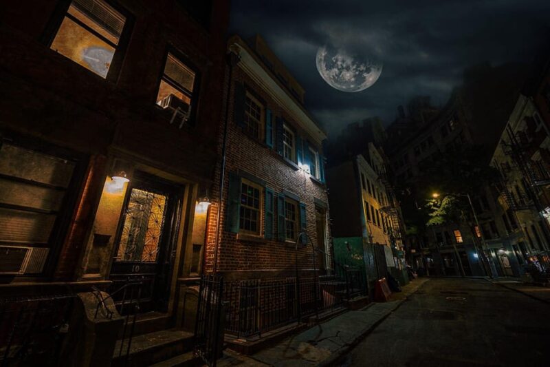 NYC: Boos & Booze Haunted Pub Crawl - Practical Details: Meeting Point, Group Size, and Pacing