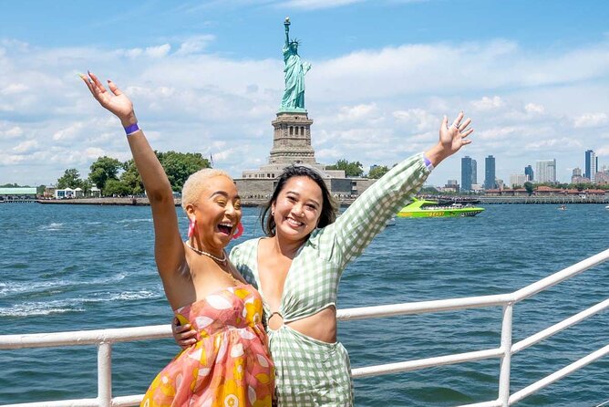 NYC Bottomless Brunch Cruise with Iconic Views - Entertainment and Atmosphere with DJ Music