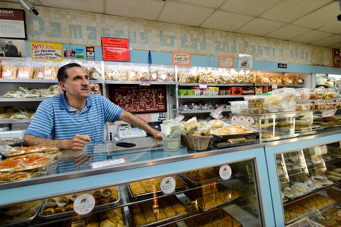 NYC Brooklyn Bridge and DUMBO Food Tour - Brooklyn Heights: A Historic Foodie Neighborhood