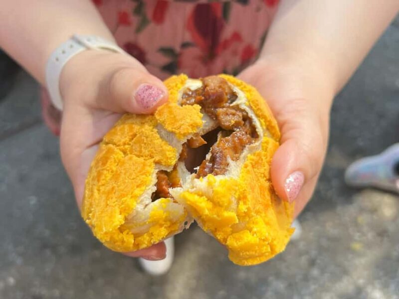 NYC: Chinatown & Little Italy Food Tour with 8 Tastings - Crossing into Little Italy for Italian Pastries