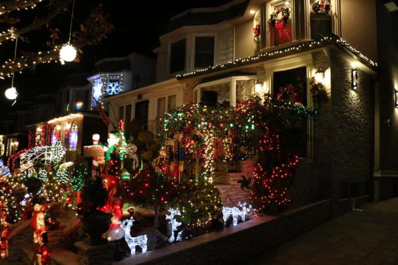 NYC: Christmas Lights Dyker Heights, Bay Ridge and DUMBO - Key Points