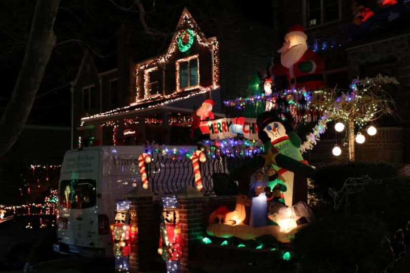 NYC: Christmas Lights Dyker Heights, Bay Ridge and DUMBO - Walking Through the Bright Lights of Dyker Heights