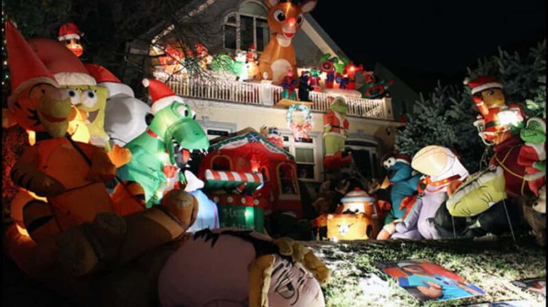 NYC: Christmas Lights Dyker Heights, Bay Ridge and DUMBO - Exploring Bay Ridges Cozy Christmas Charm