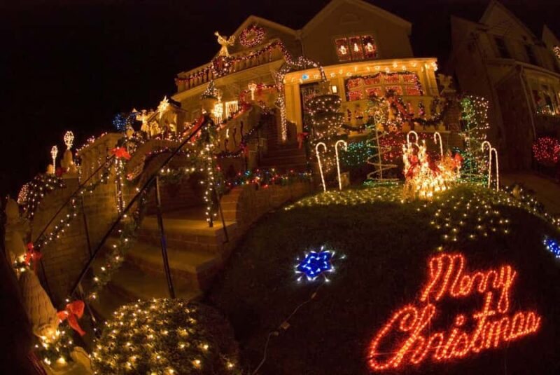 NYC: Christmas Lights Dyker Heights, Bay Ridge and DUMBO - The Iconic Views of DUMBO and Brooklyn Bridge Foundation