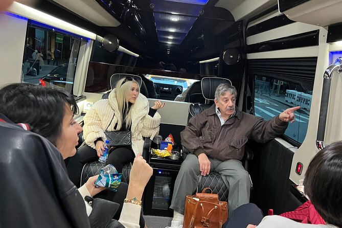 NYC Christmas Lights Tour by Limousine (Manhattan/ Dyker Heights) - Brooklyn Bridge and Dumbo Photo Stop