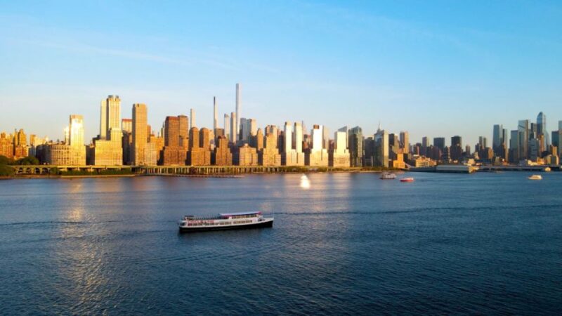 NYC: Circle Line 2h Harbor Lights Cruise Skip-The-Box-Office - The Views: Iconic Landmarks Up Close at Night