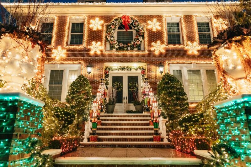 NYC: Dyker Heights Christmas Lights & Skyline View Bus Tour - Experience the Magic of Dyker Heights and NYC Skyline in One Tour