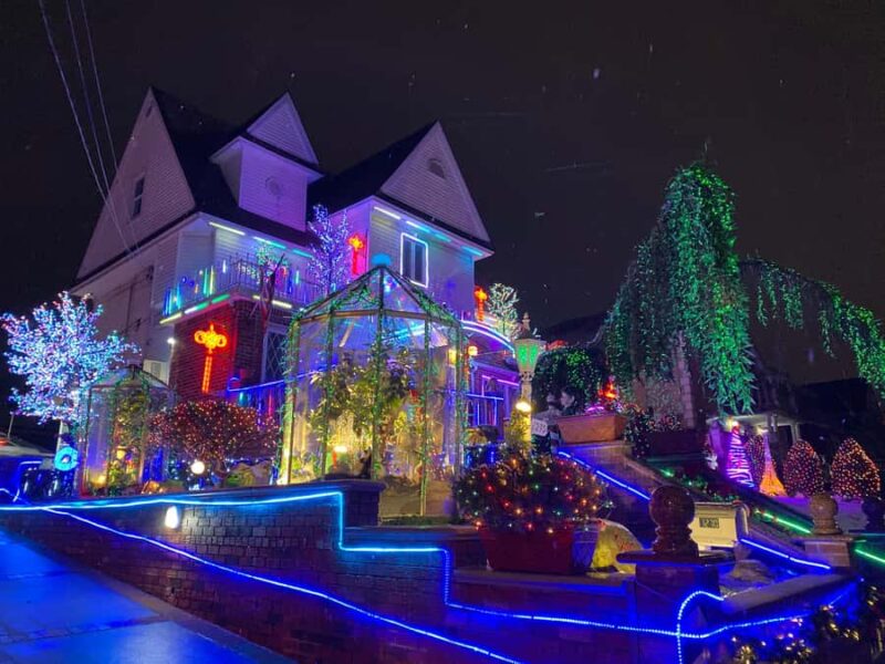 NYC: Dyker Heights Christmas Lights Tour with Guide - Discovering Dyker Heights’ Christmas Decorations