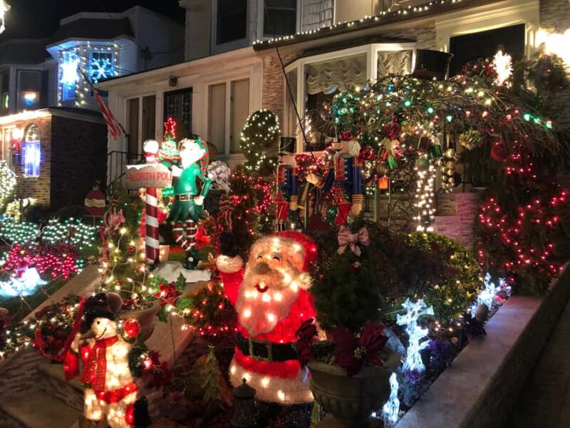 NYC: Dyker Heights Christmas Lights Tour with Guide - Practical Details and Group Size