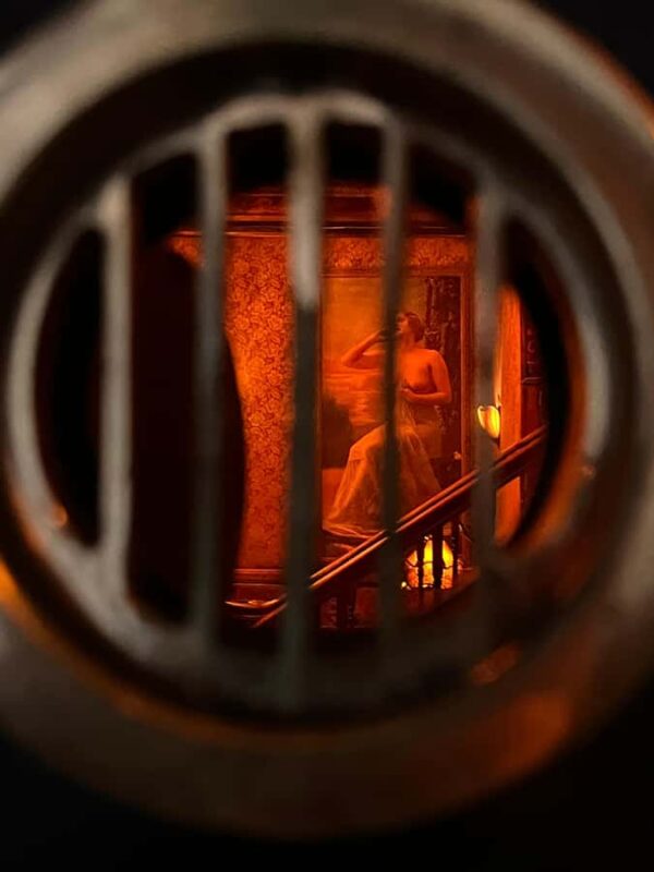 NYC: Erotic History Walking Tour & Live Burlesque - Intimate Group Setting and Atmosphere