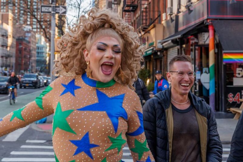 NYC: Fabulous Drag Night Out with a Drag Queen - Starting Point in Hells Kitchen and the Tour Introduction