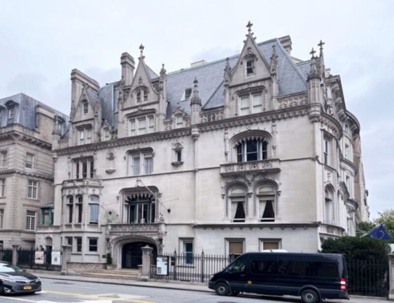 NYC: Fifth Ave Gilded Age Mansions Guided Walking Tour - Inside Two Private Mansions: What You Can Expect