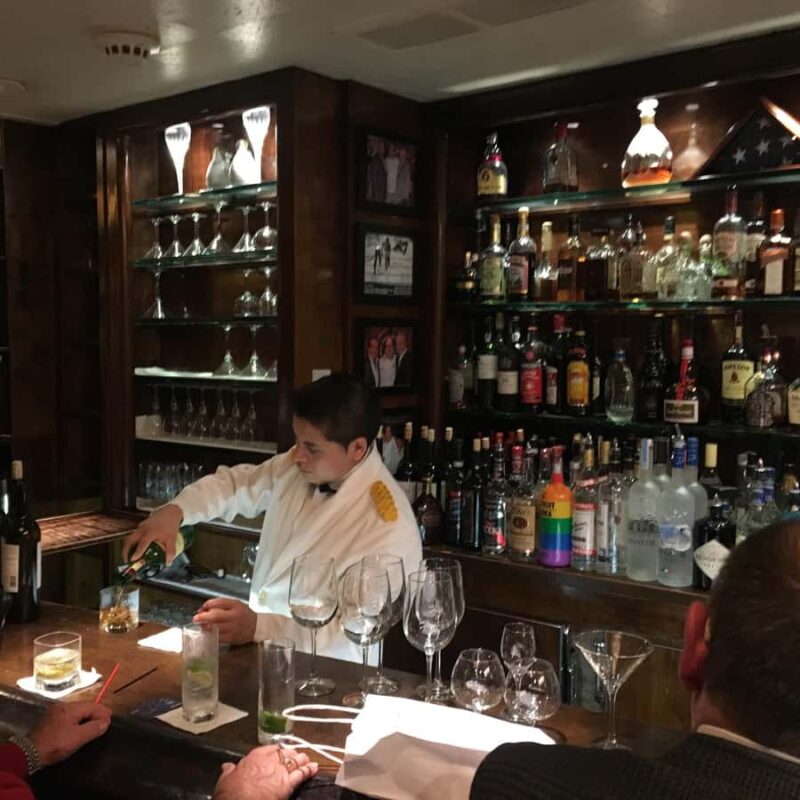 NYC: Frank Sinatra Walking Tour - The Guide’s Expertise and Storytelling Style