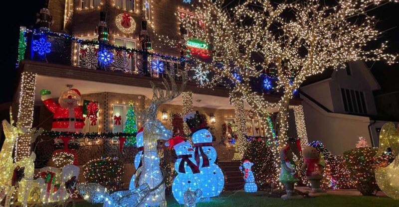NYC | French guided tour of Christmas in Brooklyn - The Spectacle of Dyker Heights Christmas Lights