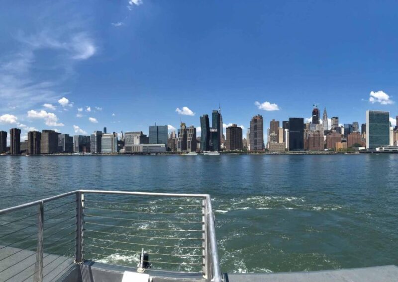 NYC | French guided tour Superheroes Midtown & Brooklyn - A Unique Superhero-Themed Walking Tour in New York City