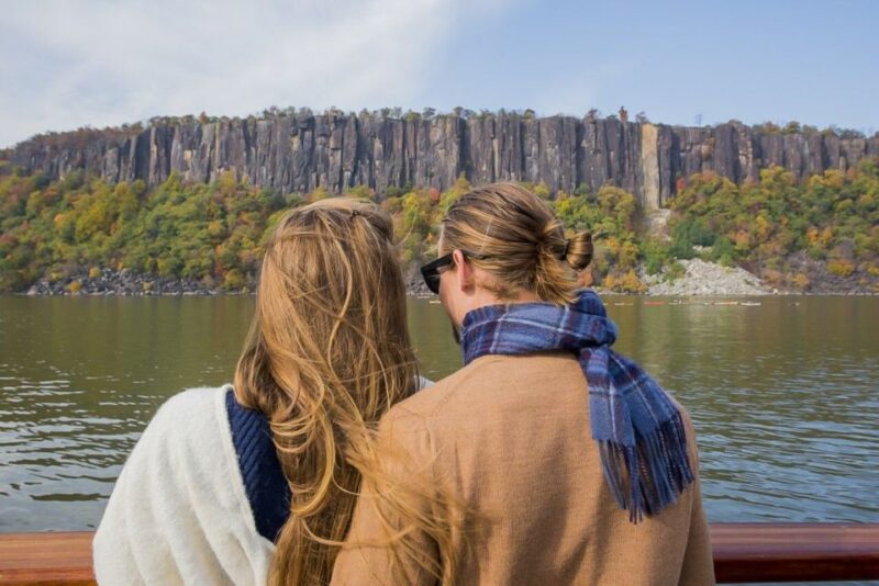 NYC: Grand Palisades Fall Foliage Yacht Tour - Relaxing Atmosphere and Comfortable Seating