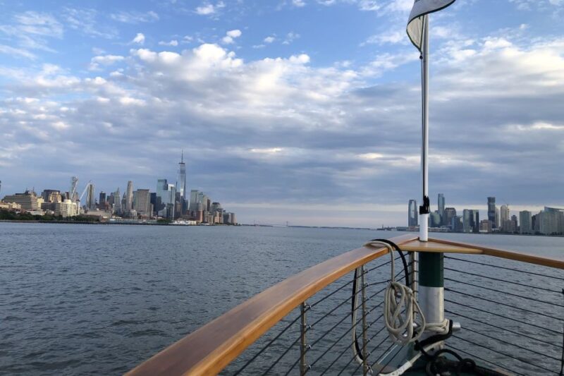 NYC: Grand Palisades Fall Foliage Yacht Tour - Practical Details: Meeting Point and Accessibility