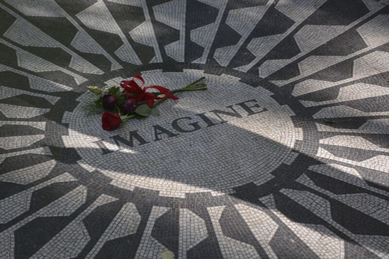 NYC: Guided Bus and Walking Tour with Staten Island Ferry - Quick Lunch at Gansevoort Liberty Market