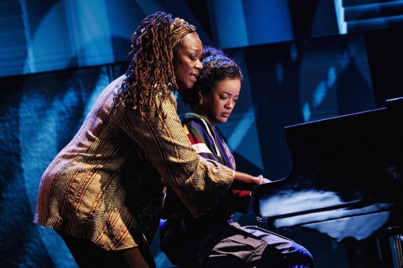 NYC: Hell's Kitchen the Musical on Broadway - The Visual and Performative Highlights