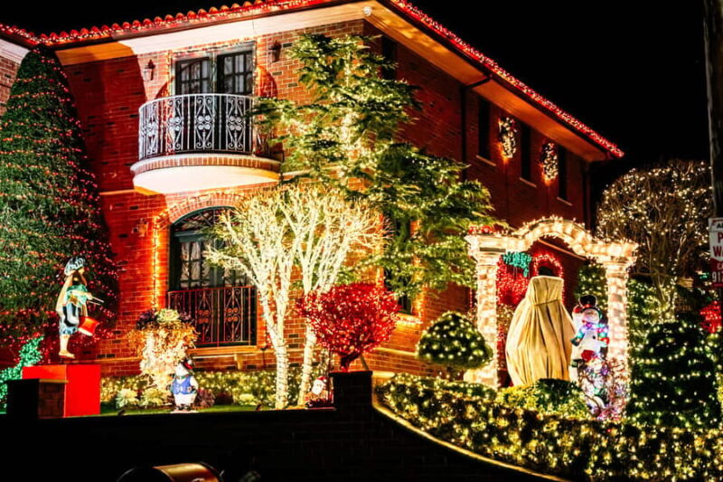 NYC: Holiday Lights and Dyker Heights Luxury Bus Tour - Exploring Dyker Heights: Brooklyn’s Christmas Neighborhood