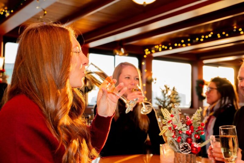 NYC: Holiday Yacht Cruise with Jazz, Cocoa & Carols - Key Points