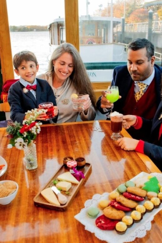 NYC: Holiday Yacht Cruise with Jazz, Cocoa & Carols - Meeting Point and Practical Details