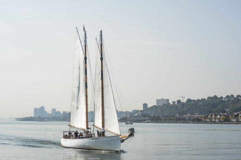 NYC: Hudson River Fall Foliage Sailing Trip - Scenic Views of the Hudson River’s Fall Foliage