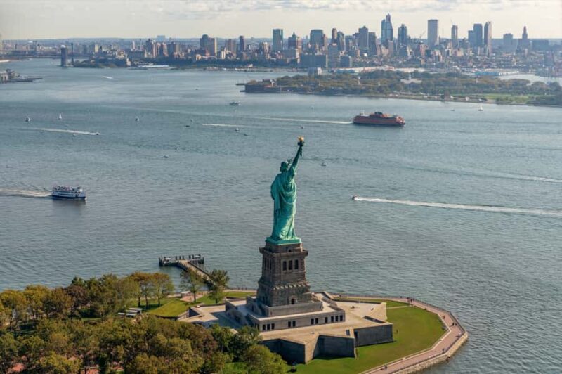 NYC: Manhattan Sightseeing Helicopter Tour - The Experience Inside the Specially Designed Helicopter