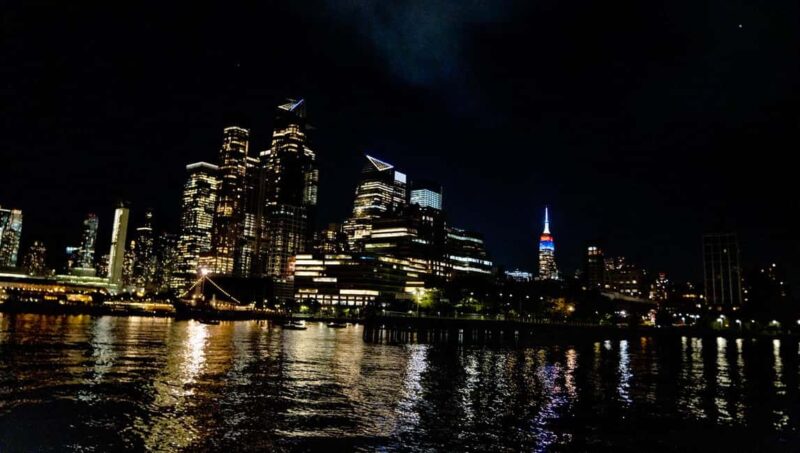 NYC: Manhattan Skyline Dining Cruise - The Nighttime Views and Iconic Landmarks