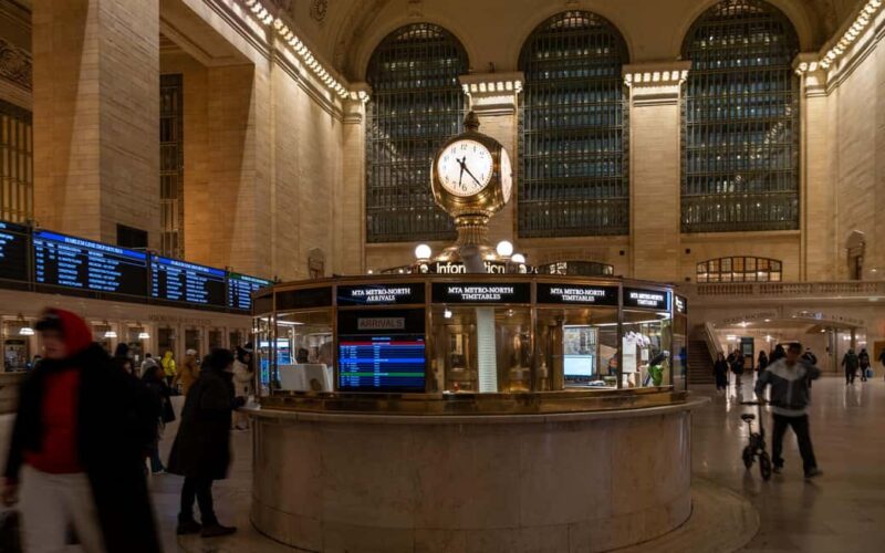 NYC: Midtown Stroll Guided Walking Tour English-Spanish - Value and Booking Flexibility