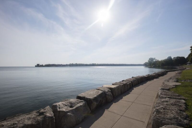 NYC: Niagara Falls, Philadelphia, Washington DC 4-Day Tour - Logistics, Guides, and Hotel Accommodations