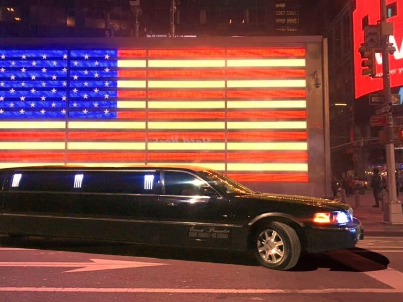 NYC: Private Home Alone 2 Stretch Limousine Tour with Pizza - The Unique Home Alone 2 Movie Locations in NYC