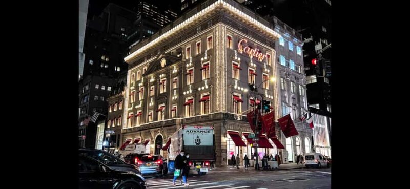 NYC : Private Jingle Bells Guided Holiday Lights Tour by Car - Exploring Brooklyn’s Trendy Dumbo Neighborhood