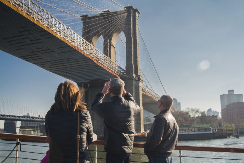 NYC: Sightseeing Holiday Cruise with Drink - Scenic Views of New York’s Iconic Landmarks from the Water