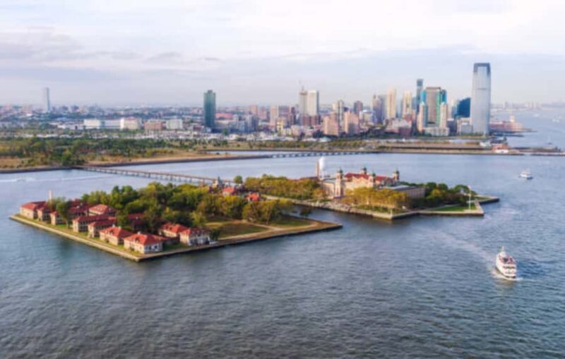 NYC: Statue of Liberty and Ellis Island Guided Tour - Explore the Iconic Statue of Liberty and Ellis Island in a Guided Tour