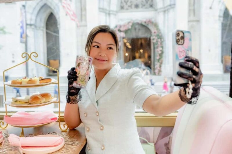 NYC: Tea Around Town Bus Tour with Live Entertainment - Unique NYC Sightseeing on a Bright Pink Teahouse-Style Bus