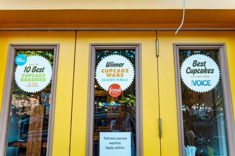 NYC: The Original Cupcake Tour of Greenwich Village - Create Your Own Masterpiece at Molly’s Cupcakes