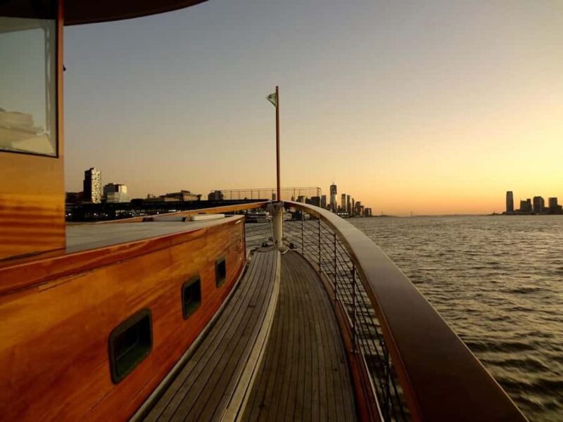 NYC: Urban Wildlife Sunset Tour of the East River - Food and Beverage Selections