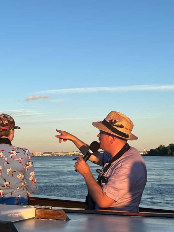 NYC: Urban Wildlife Sunset Tour of the East River - Practical Details for a Smooth Experience