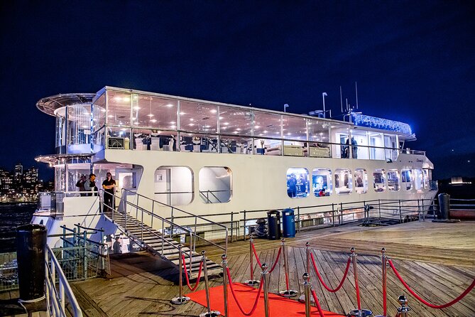 NYC Valentines Dinner Cruise with Live Entertainment and Open Bar - Highlights of the NYC Valentines Day Yacht Experience