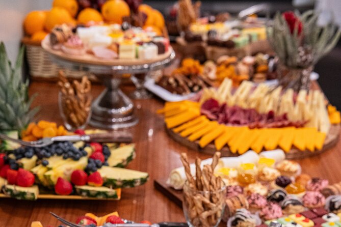 NYC Valentines Dinner Cruise with Live Entertainment and Open Bar - Comparing the Experience to Similar Tours