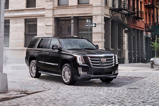 NYC VIP Private Luxury airport arrival ride by Stretch Limousine - Booking in Advance Ensures a Smooth Arrival