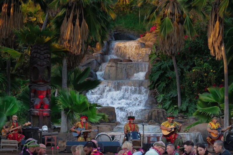 Oahu: Chief's Luau Dinner Show - Key Points