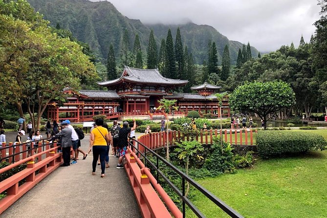Oahu Circle Island Tour with Byodo-In Temple Admission - Exploring Diamond Head from the Lookout