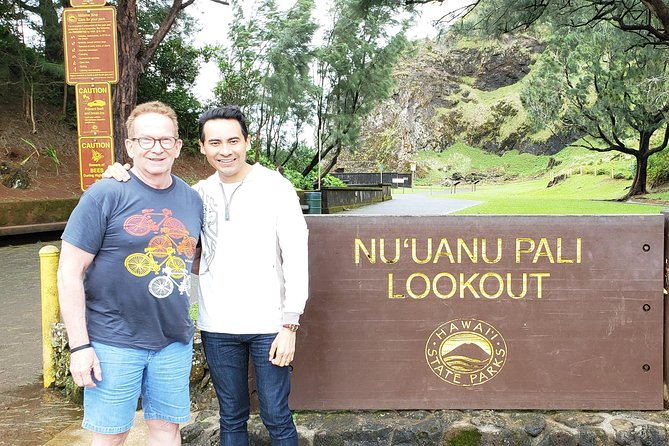 Oahu: Custom Island Tour - ETOHI - Sampling at Leonard’s Bakery Malasada Truck