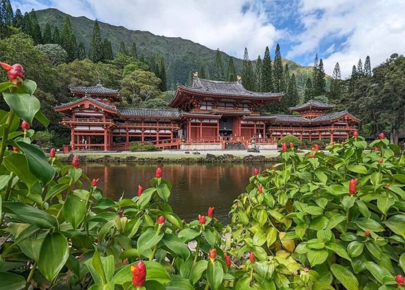 Oahu: Grand Circle Island Tour with Haleiwa - Discover the Tranquility of the Byodo-In Temple