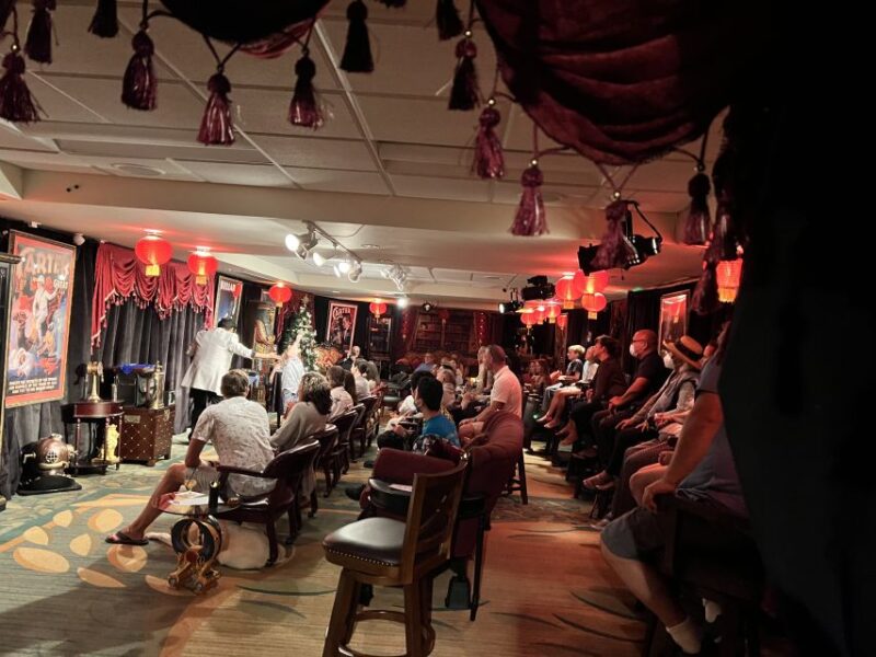 Oahu: Hilton Waikiki Beach Hotel Magical Mystery Show - Meet the Performers from Premier Magic Circuits