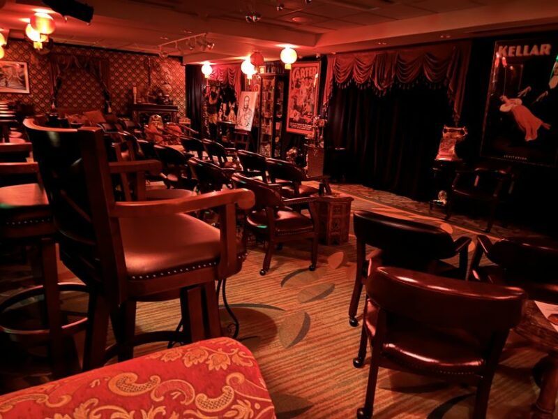 Oahu: Hilton Waikiki Beach Hotel Magical Mystery Show - What to Expect During the Show