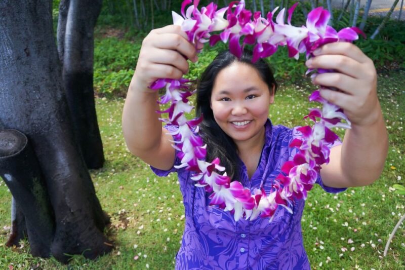 Oahu: Honolulu Airport (HNL) Traditional Lei Greeting - The Experience of the Greeter and Personal Service